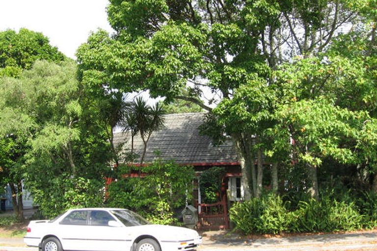 Photo of property in 1/5 Scarlock Avenue, Browns Bay, Auckland, 0630