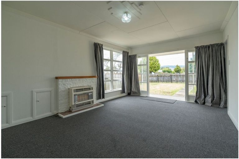 Photo of property in 71 Queenwood Road, Levin, 5510