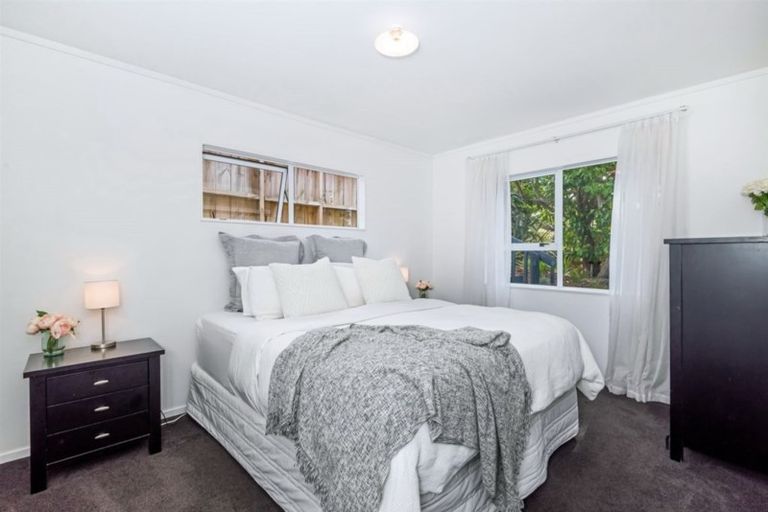 Photo of property in 127 Sunset Road, Totara Vale, Auckland, 0632