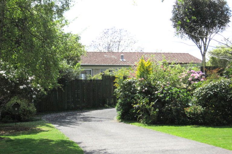 Photo of property in 1 Rika Place, Kawaha Point, Rotorua, 3010