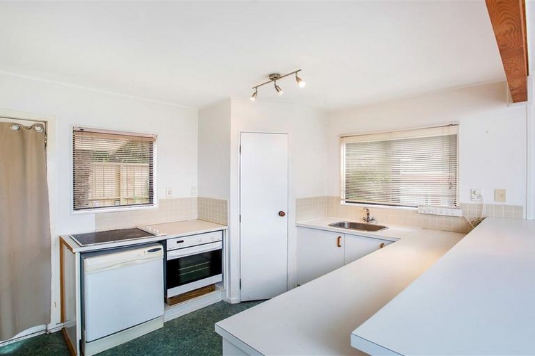 Photo of property in 96 Sunnyside Road, Sunnyvale, Auckland, 0612