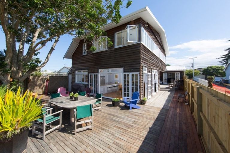Photo of property in 21 Gladstone Road, Northcote, Auckland, 0627