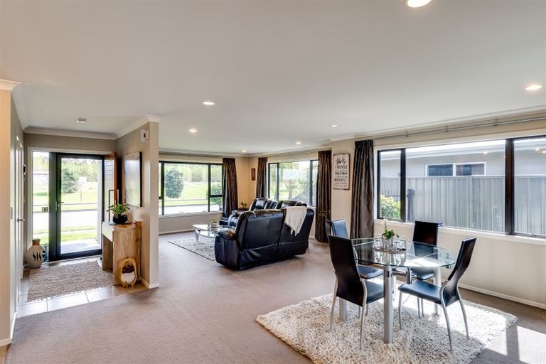 Photo of property in 34 Orotu Drive, Poraiti, Napier, 4112
