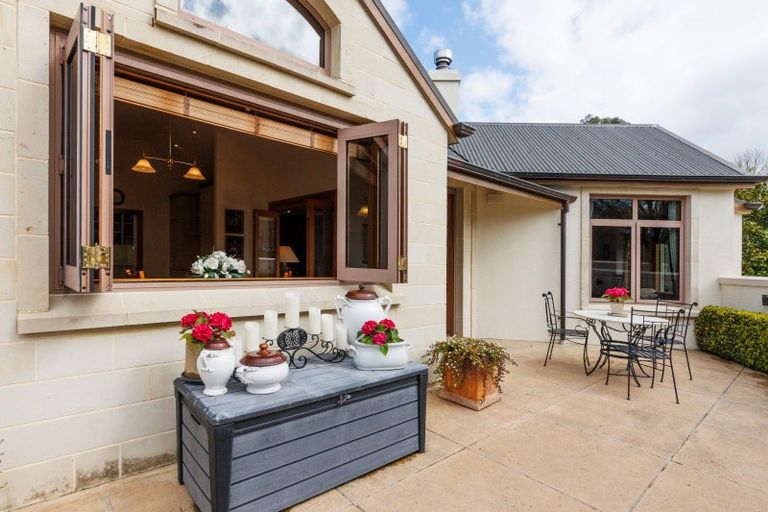 Photo of property in 5 Waicola Drive, Fitzherbert, Palmerston North, 4471