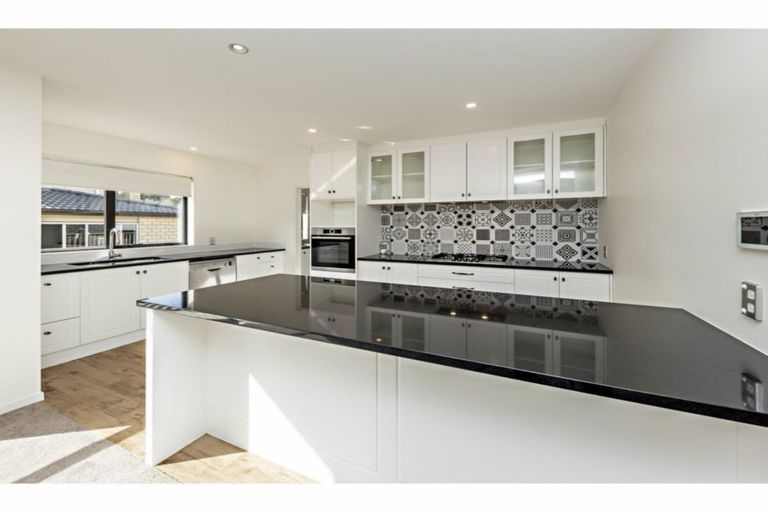Photo of property in 40 Dawood Place, The Gardens, Auckland, 2105
