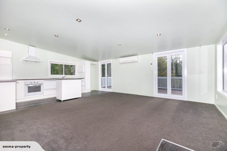 Photo of property in 5 Henderson Valley Road, Henderson, Auckland, 0612
