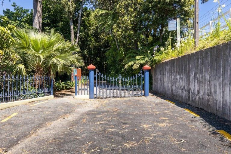 Photo of property in 10 Victoria Road, New Plymouth, 4310