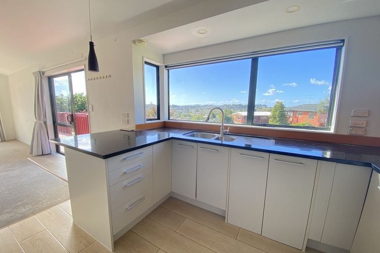 Photo of property in 1/76 Target Road, Totara Vale, Auckland, 0629