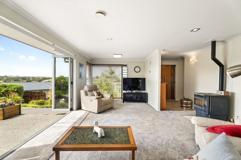 Photo of property in 17 Roseville Road, Gulf Harbour, Whangaparaoa, 0930