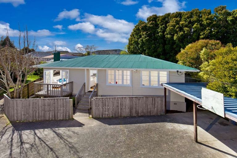 Photo of property in 2/7 Vera Road, Te Atatu South, Auckland, 0610