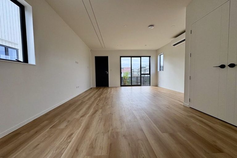 Photo of property in 2/5 Richard Road, Mangere, Auckland, 2022