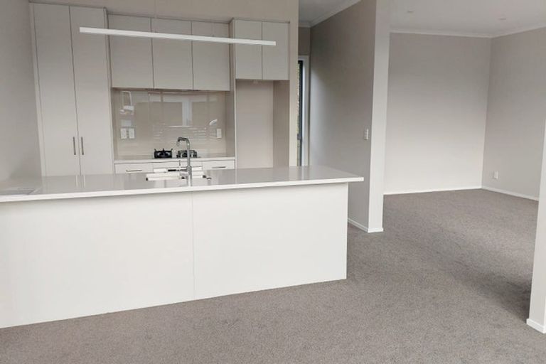 Photo of property in 25 Koreke Close, Kenepuru, Porirua, 5022