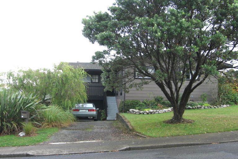 Photo of property in 94 Stewart Drive, Newlands, Wellington, 6037