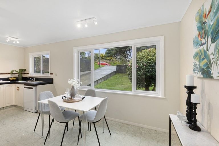 Photo of property in 207 Miromiro Road, Normandale, Lower Hutt, 5010