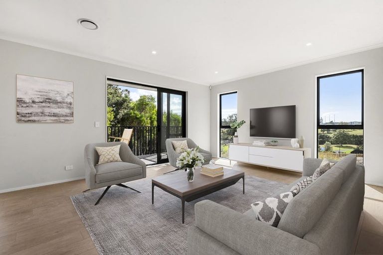 Photo of property in 8/7 Parapara Place, Albany, 0632