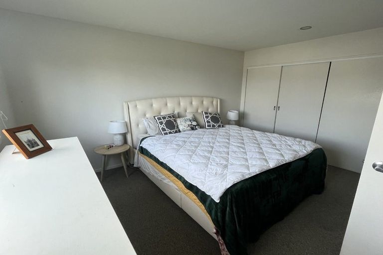 Photo of property in 2/100 Eversleigh Road, Belmont, Auckland, 0622