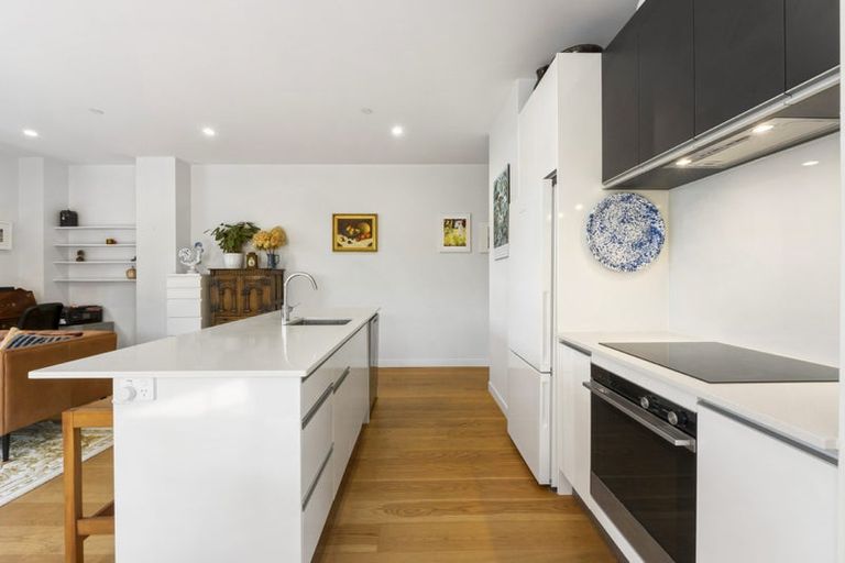 Photo of property in Frank Sargeson Apts, 4/80g Anzac Street, Takapuna, Auckland, 0622