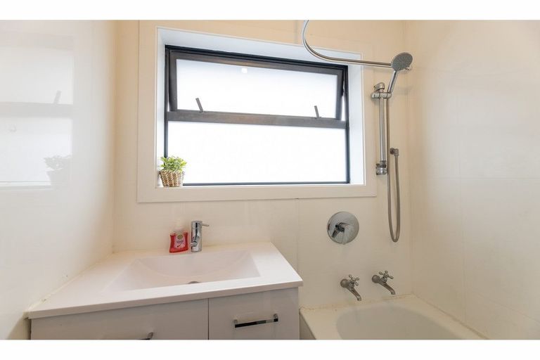 Photo of property in 34 Vancouver Crescent, Wainoni, Christchurch, 8061