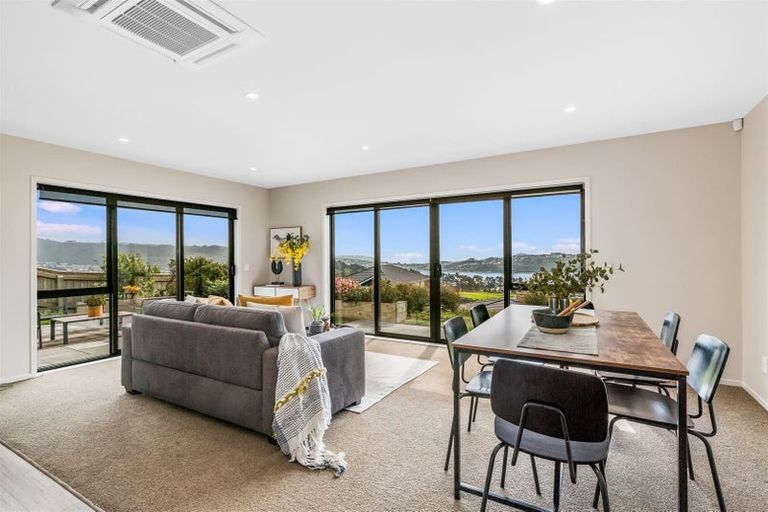 Photo of property in 9 Glenorchy Way, Aotea, Porirua, 5024