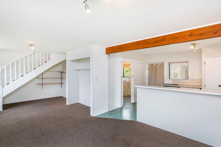 Photo of property in 96 Sunnyside Road, Sunnyvale, Auckland, 0612