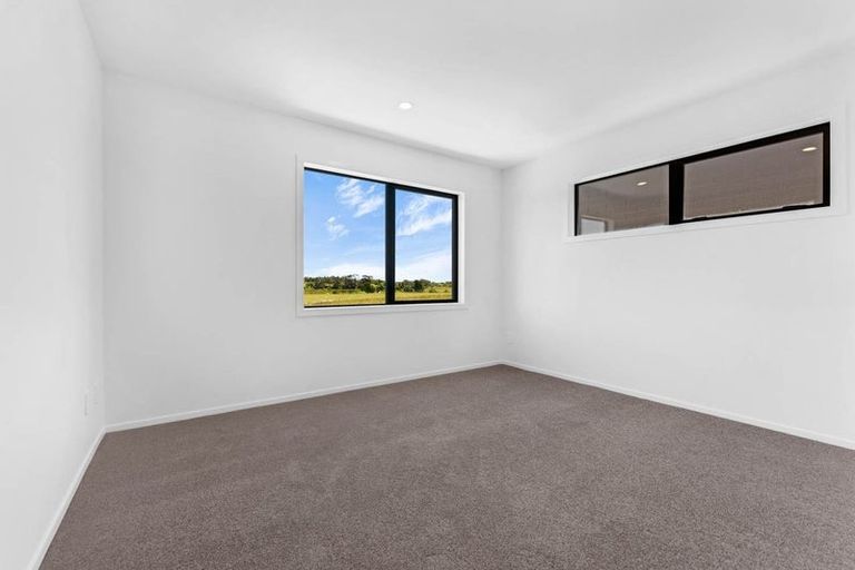 Photo of property in 36 Taipahitini Road, Rosehill, 2113