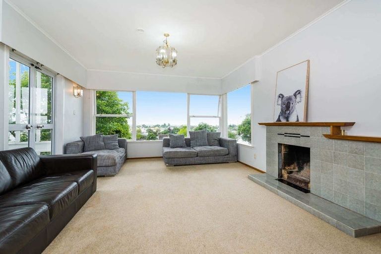 Photo of property in 50 Potter Avenue, Northcote, Auckland, 0627