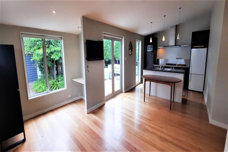 Photo of property in 216 Springfield Road, St Albans, Christchurch, 8014