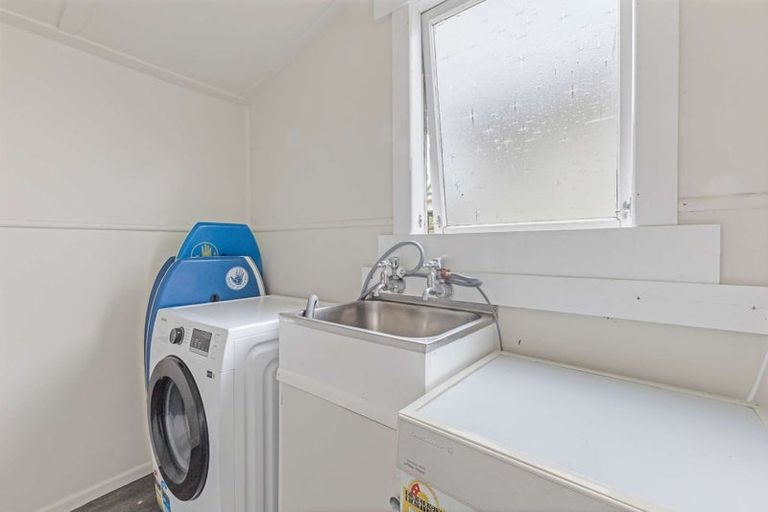 Photo of property in 32 Pendarves Street, New Plymouth, 4310