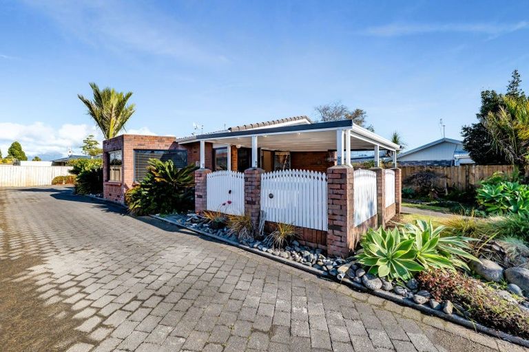 Photo of property in 8 Argyle Place, Highlands Park, New Plymouth, 4312
