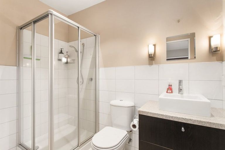 Photo of property in 33 Office Road, Merivale, Christchurch, 8014