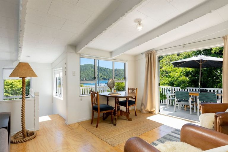 Photo of property in 4 Amelia Crescent, Waikawa, Picton, 7220