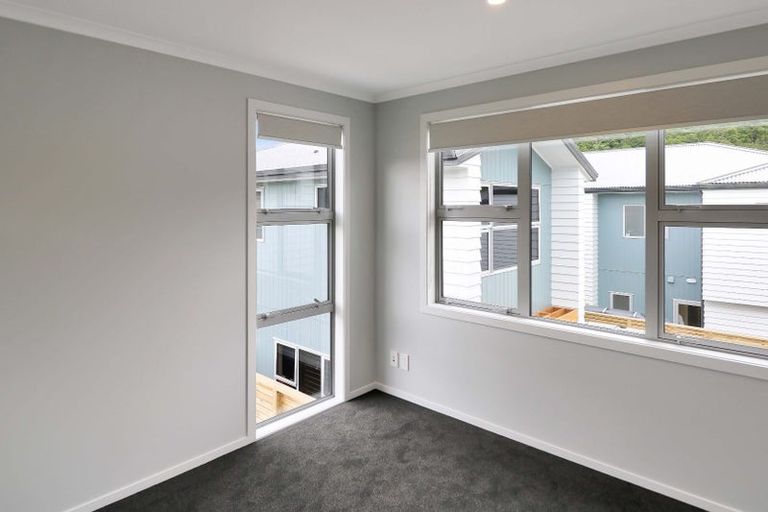 Photo of property in 4d Horoeka Street, Stokes Valley, Lower Hutt, 5019