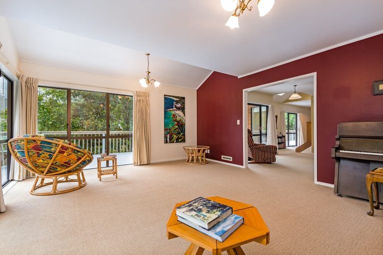 Photo of property in 32 Springdale Grove, Fitzherbert, Palmerston North, 4410