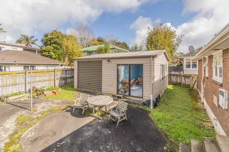 Photo of property in 19 Sheridan Drive, New Lynn, Auckland, 0600
