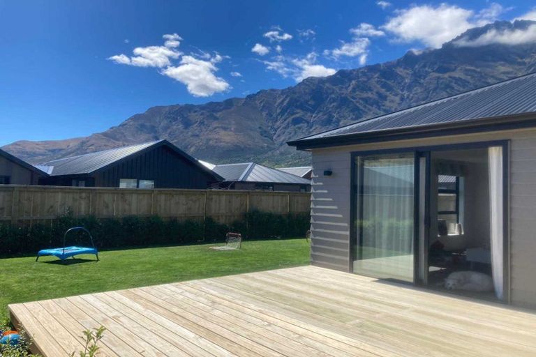 Photo of property in 32 Cheviot Street, Jacks Point, 9371