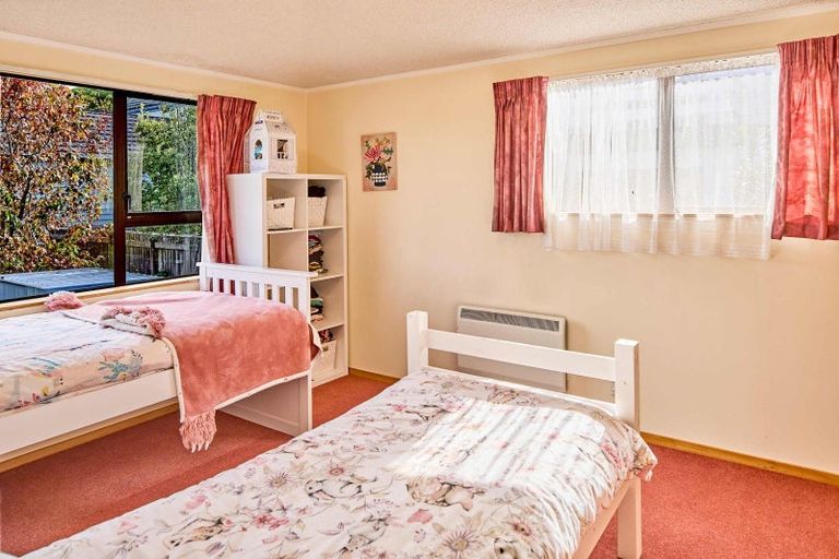 Photo of property in 16 Chestnut Grove, Maungaraki, Lower Hutt, 5010