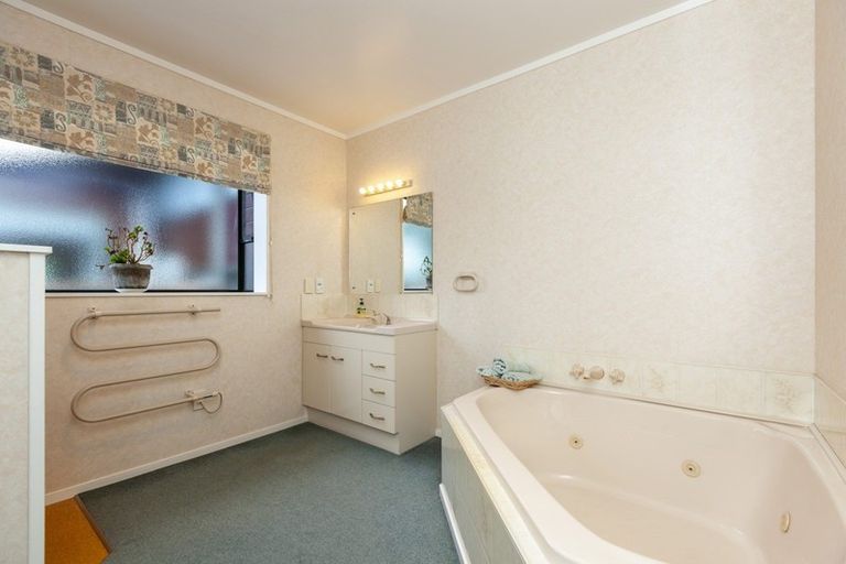 Photo of property in 74 Eatwell Avenue, Paraparaumu Beach, Paraparaumu, 5032