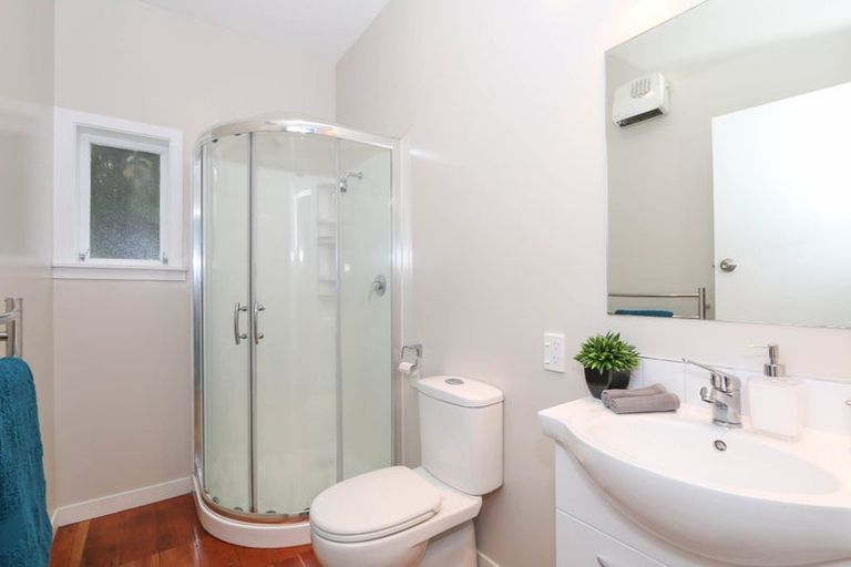 Photo of property in 70 Kelburn Parade, Kelburn, Wellington, 6012