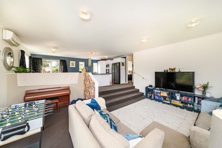 Photo of property in 34 Ruapehu Drive, Fitzherbert, Palmerston North, 4410