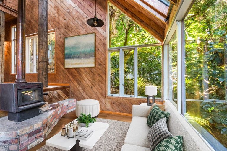 Photo of property in 40 Otitori Bay Road, Titirangi, Auckland, 0604