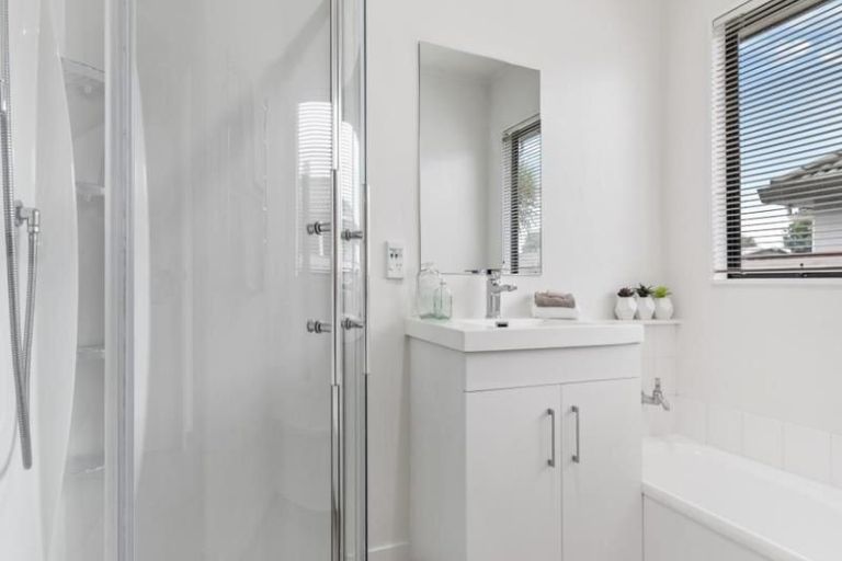 Photo of property in 5 Dulwich Place, Burswood, Auckland, 2013