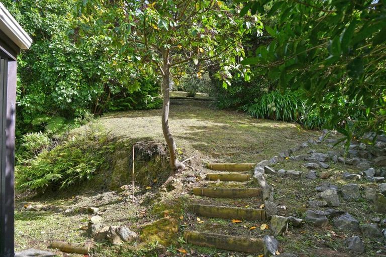 Photo of property in 43 Franklyn Road, Tawa, Wellington, 5028