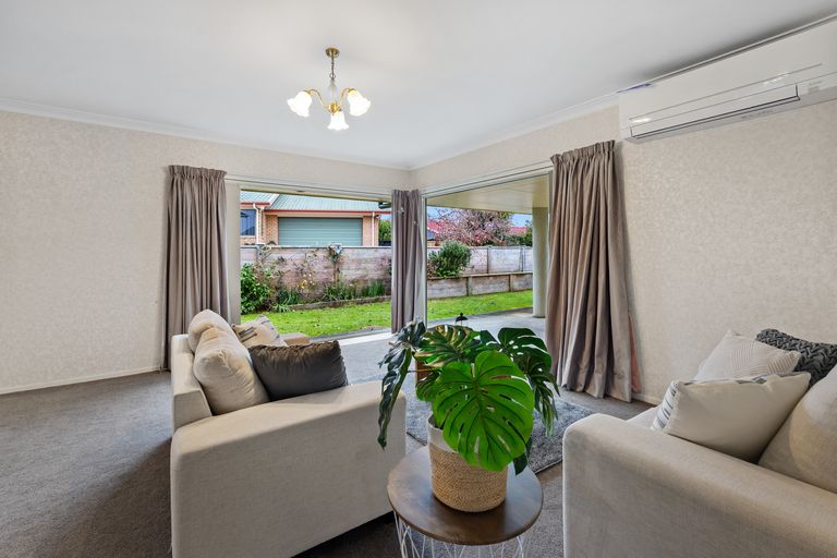 Photo of property in 4 Hunt Grove, Leamington, Cambridge, 3432