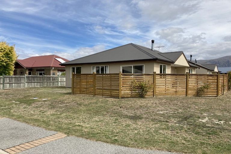 Photo of property in 2 Fenwick Crescent, Cromwell, 9310