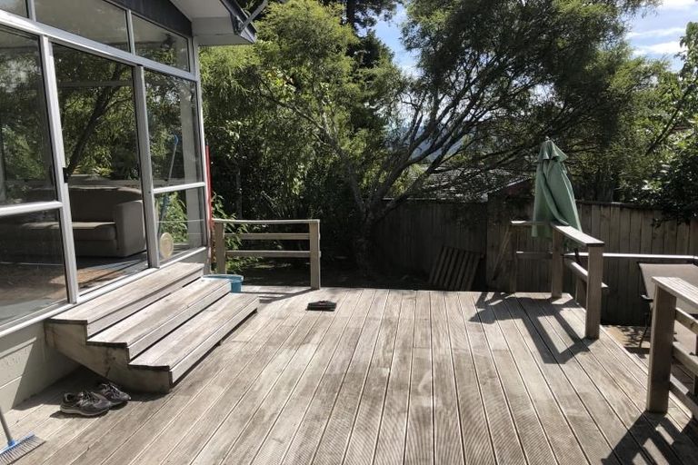 Photo of property in 16 Hillside Drive, Maoribank, Upper Hutt, 5018