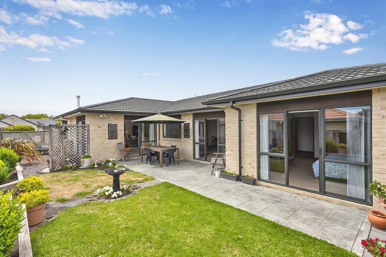 Photo of property in 44 Hadleigh Court, Paraparaumu, 5032