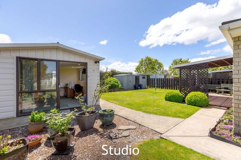 Photo of property in 13 Lowes Place, Solway, Masterton, 5810