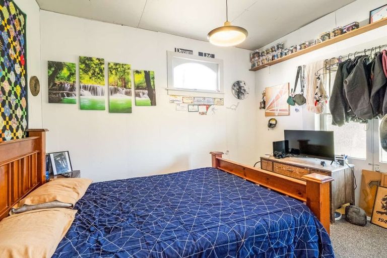 Photo of property in 19 Milne Street, Hunterville, 4730