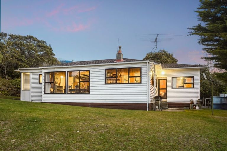 Photo of property in 15 Pukerua Beach Road, Pukerua Bay, 5026