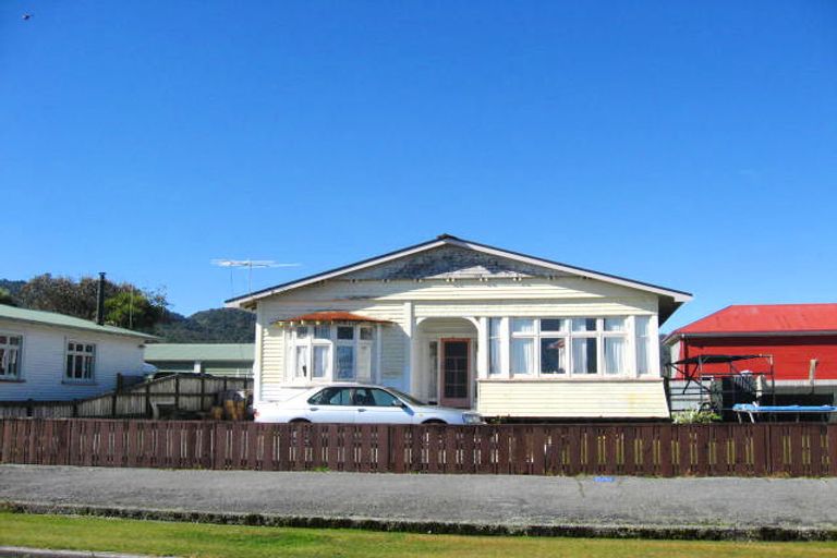 Photo of property in 11 Milton Road, Greymouth, 7805